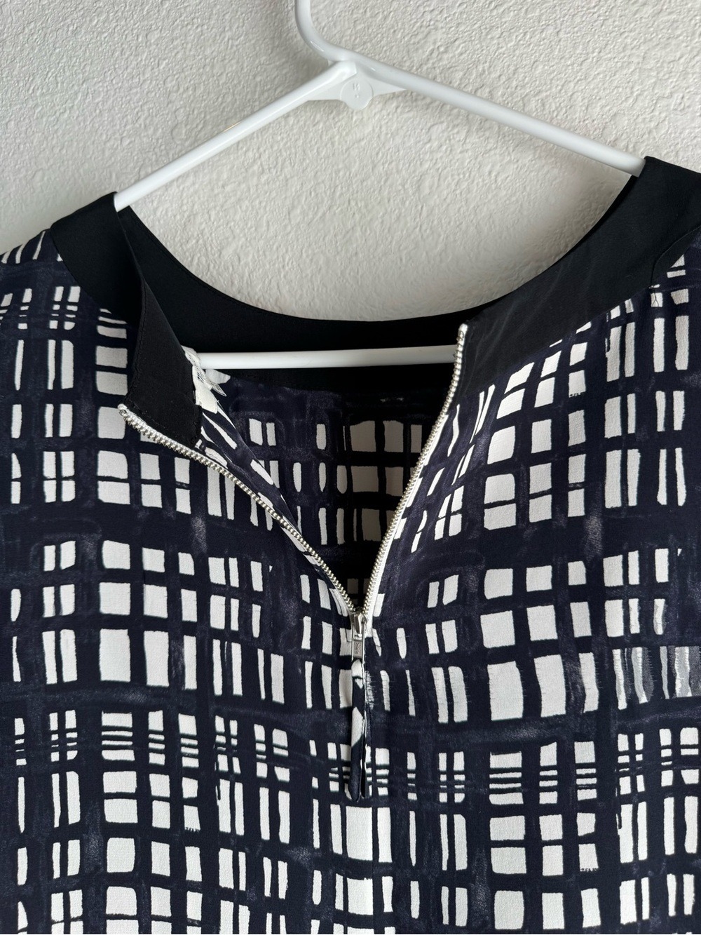 βοΈ MADEWELL Mulberry Silk Geometric Top - Picture 11 of 13